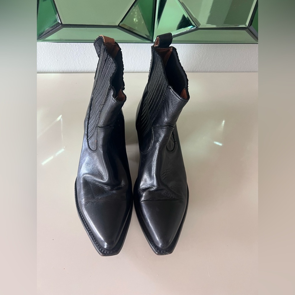 FRYE ANKLE WESTERN BOOTIE IN BLACK LEATHER - Picture 2 of 7